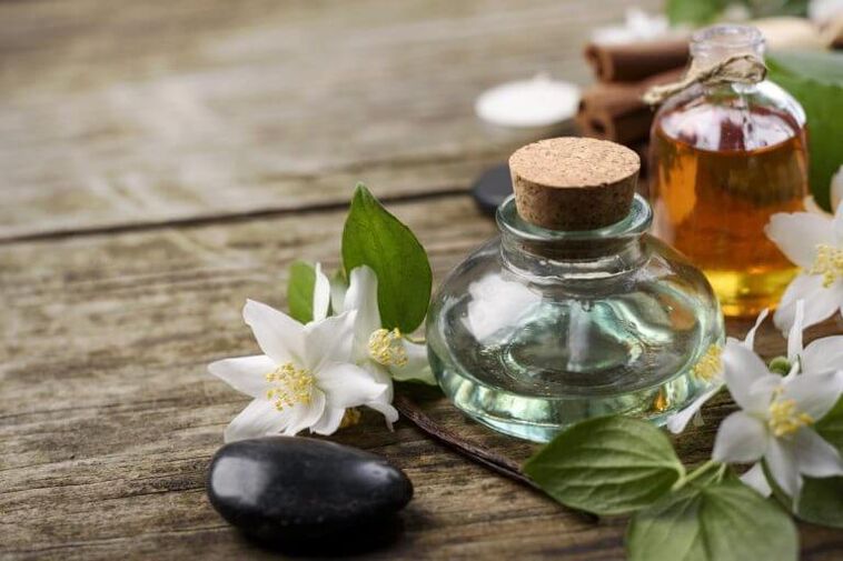 Essential oils for the home treatment of varicose veins.